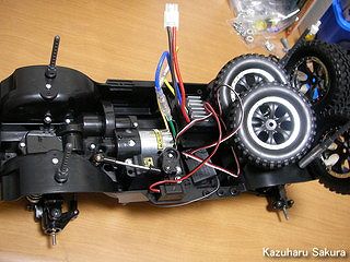 タミヤ・CC-01・FJクルーザー 製作中のシャーシ