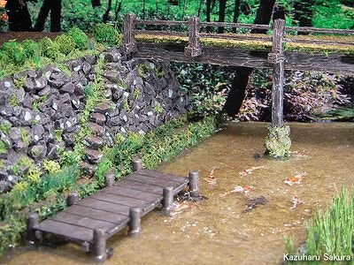 アリイ　'55トヨペット・クラウン　小京都のジオラマ　完成画像　橋と川を泳ぐ鯉