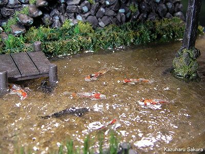 アリイ　'55トヨペット・クラウン　小京都のジオラマ　完成画像　川の水面の輝きと川を泳ぐ鯉