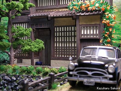 アリイ　'55トヨペット・クラウン　小京都のジオラマ　完成画像　初代クラウンと京町家のアップ