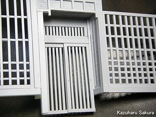 アリイ　'55トヨペット・クラウン　小京都のジオラマ製作　玄関を取り付けてサーフェイサーを吹く