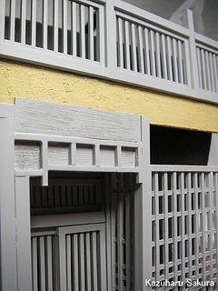 アリイ　'55トヨペット・クラウン　小京都のジオラマ製作　土塗り壁を付けた厨子二階部分の取り付け
