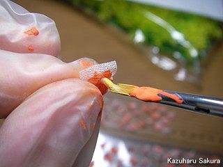 アリイ　'55トヨペット・クラウン　小京都のジオラマ製作　ノウゼンカズラの製作　ティッシュペーパーの花びらの塗装２