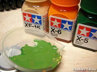アリイ　'55トヨペット・クラウン　小京都のジオラマ製作 しだほうきでできた菖蒲を塗装する１