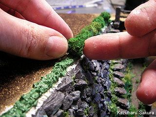 アリイ　'55トヨペット・クラウン　小京都のジオラマ製作 ミニチュア低木植栽用モデリングペーストに低木を挿す