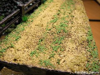 アリイ　'55トヨペット・クラウン　小京都のジオラマ製作 ミニチュア橋に草を生やす