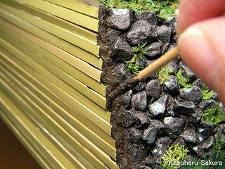 アリイ　'55トヨペット・クラウン　小京都のジオラマ製作 造形テクスチャーペイントで溝を化粧する１
