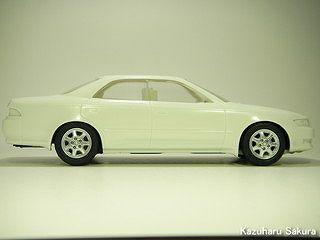 アオシマ JZX90 トヨタ・マークⅡ 2.5 グランデG（1/24） 仮組み 右側面２