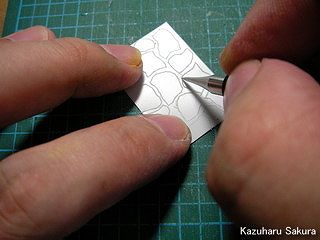 アオシマ・JZX90 トヨタ・マークⅡ　ジオラマ製作　岩板の製作 ケガキ針で書き込み