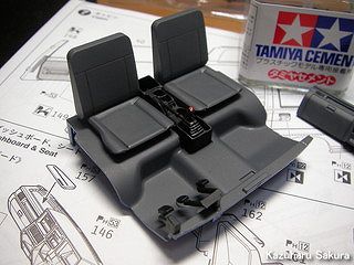 1/24 '12スバル・サンバートラック 製作記 ～ 内装パーツの接着