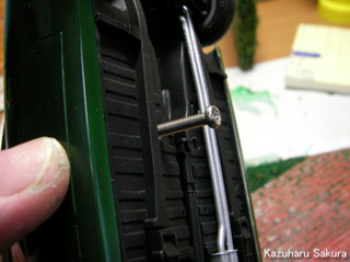 タミヤ ジャガーマーク２サルーン(1/24) ジオラマ製作記 ～ 車体の固定用のネジの埋め込み１