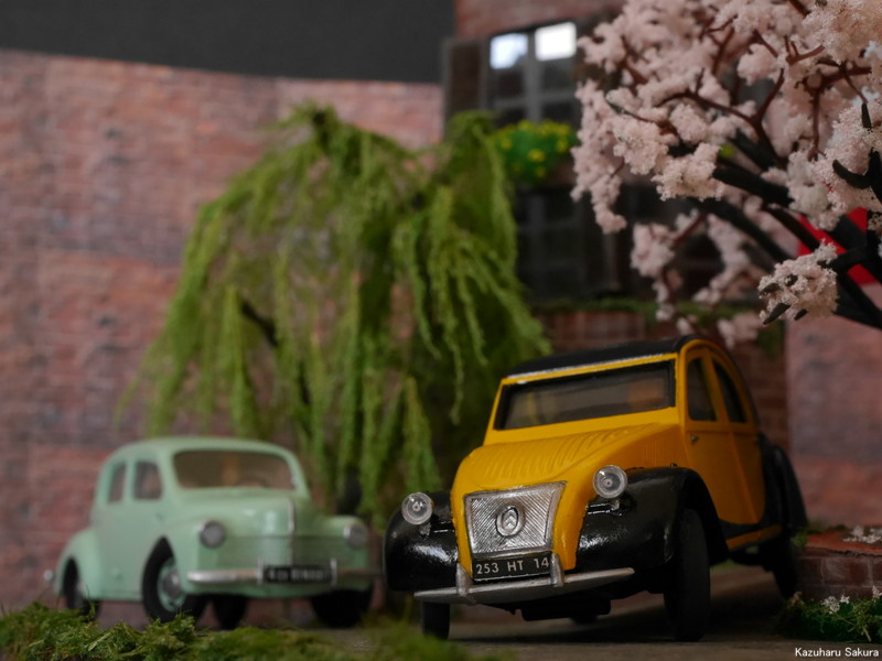 ﻿1/43 エレール Heller ﻿エレール 1/43 シトロエン2CV・ルノー4CV 完成ジオラマ