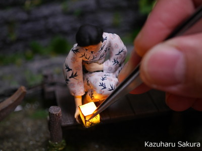 ﻿1/24 Kazuharu Sakura original ﻿櫻和春オリジナル 1/24 灯籠 ジオラマ制作記 ～ LEDの炎表現４灯籠を流す女性