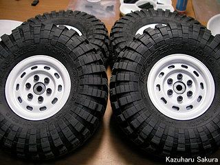 Axial(アキシャル)・SCX10・ランドクルーザー40・トラギー 製作記 ～ タイヤにホイールを履かせてみた