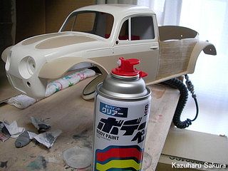 ワーゲンオフローダー・ピックアップトラック ～ラジコン・ボディ製作記 ～ ボディ塗装 ～ メイン塗装をクリヤを吹いて塗膜を保護する