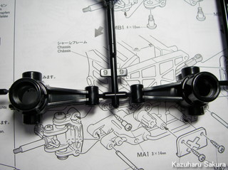 ワイルドウイリー２ を ワイルドウイリス のテイストで作る ～ WR-02 シャーシの組立 ～ フロントアクスルの取り付け３