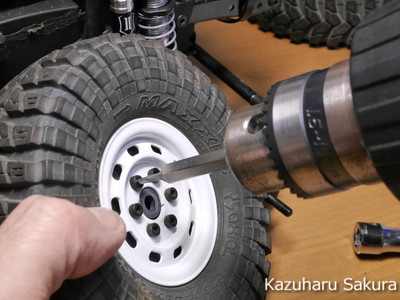 AXIAL SCX10 シャーシに DRAGON 1/4Ton 4x4 Truck(1/6 Scale) （ジープ・JEEP）のボディを載せる