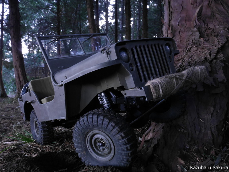 AXIAL SCX10 シャーシに DRAGON 1/4Ton 4x4 Truck(1/6 Scale) （ジープ・JEEP）のボディを載せる